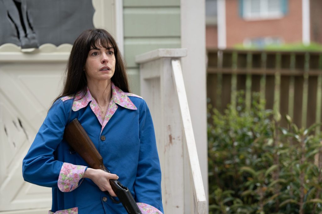 ‘O Fim da Rua’: Anne Hathaway fala ao g1 sobre aventura com dinossauros: ‘Sabia do risco’