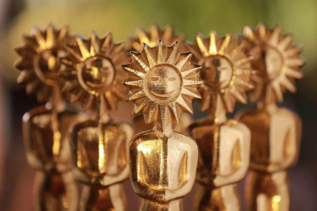 Kikito, troféu do Festival de Gramado, quase entrou em disputa judicial por ser ‘parecido demais’ com estatueta do Oscar; entenda