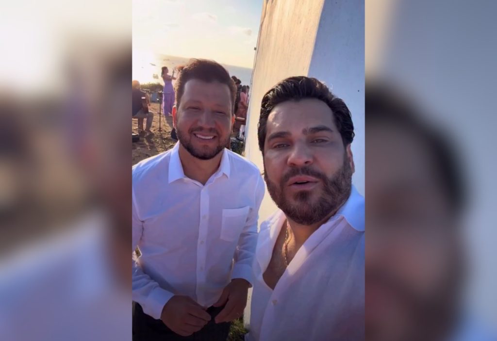 Cleber e Cauan contam como noiva foi surpreendida pela dupla em casamento em Fernando de Noronha; VÍDEO