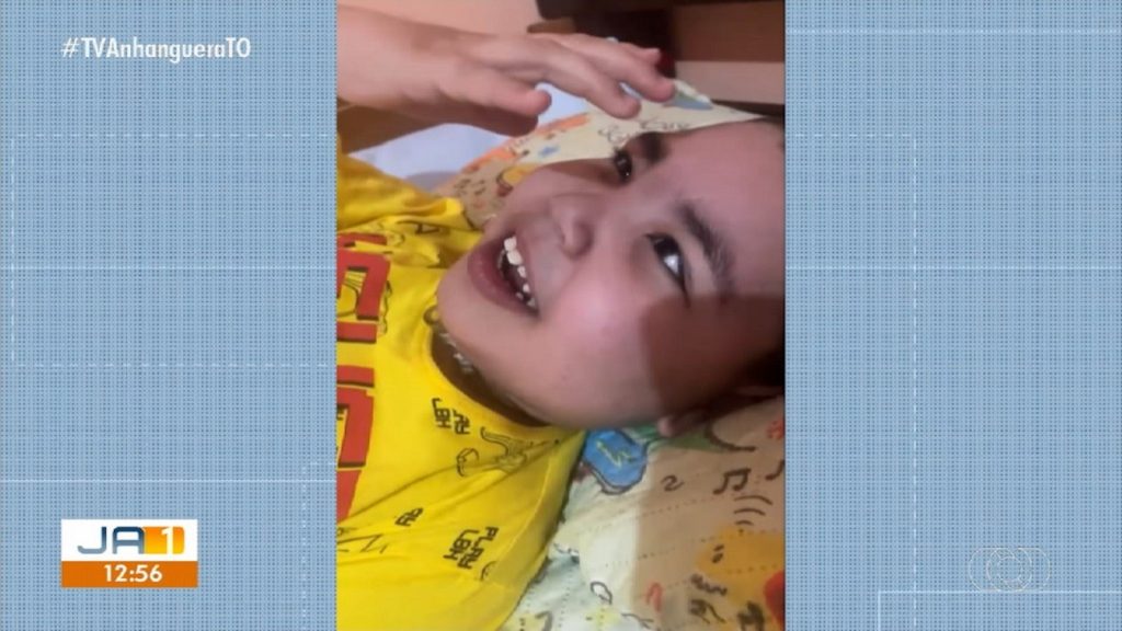 Mãe que se acorrentou em hospital no TO aguarda laudo para transferência do filho que precisa de cirurgia no coração