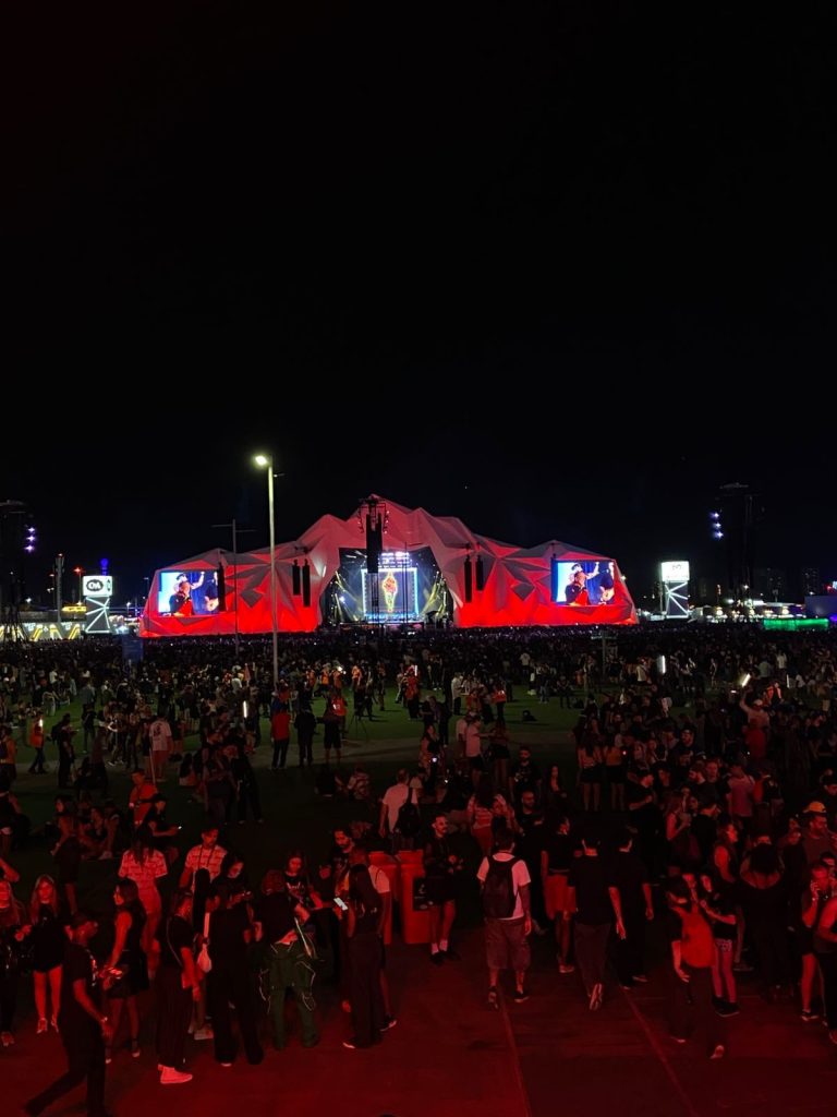 Vista privilegiada para o palco, comidinhas e drinks: benefícios dos ‘rooftops’ do Rock in Rio