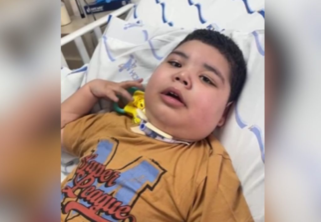 Mãe que se acorrentou em hospital diz que filho não deve passar por cirurgia: ‘Não dá para fazer nada’